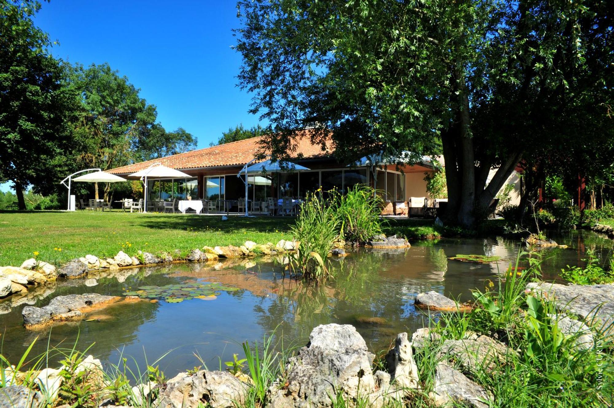 Les Jardins Du Lac Trizay Exteriör bild