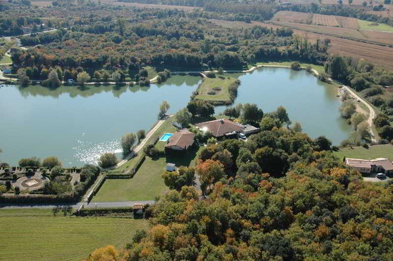 Les Jardins Du Lac Trizay Exteriör bild