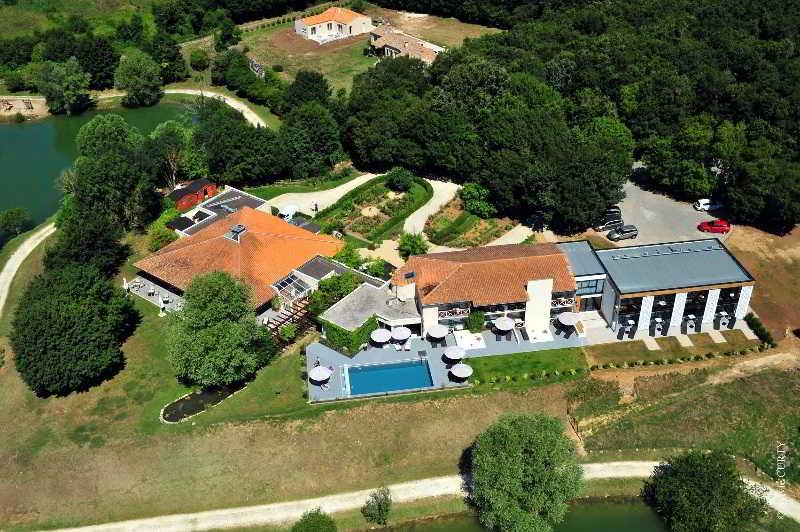 Les Jardins Du Lac Trizay Exteriör bild