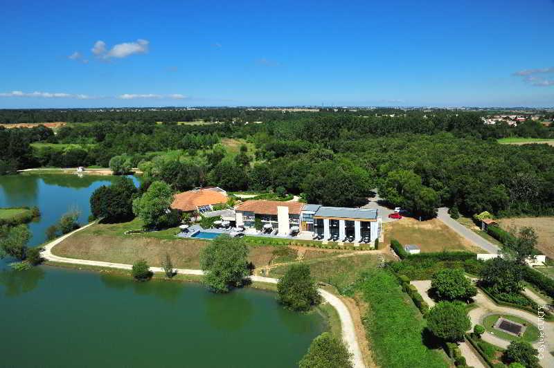 Les Jardins Du Lac Trizay Exteriör bild