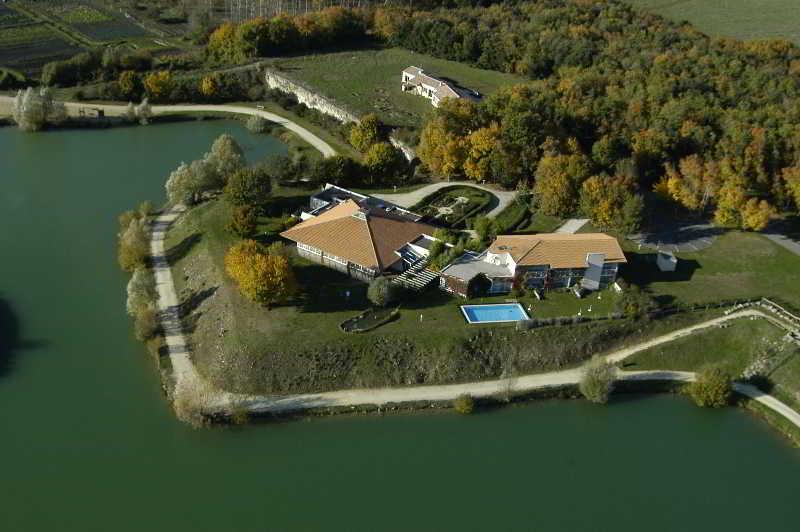 Les Jardins Du Lac Trizay Exteriör bild